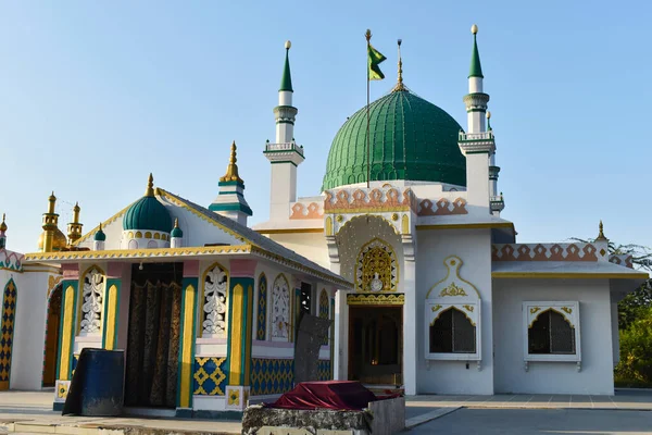 Hazrat pir Samsuddin Bawa Dargah, arka görüş, Hari Om Nagar, Dholka, Gujarat, Hindistan