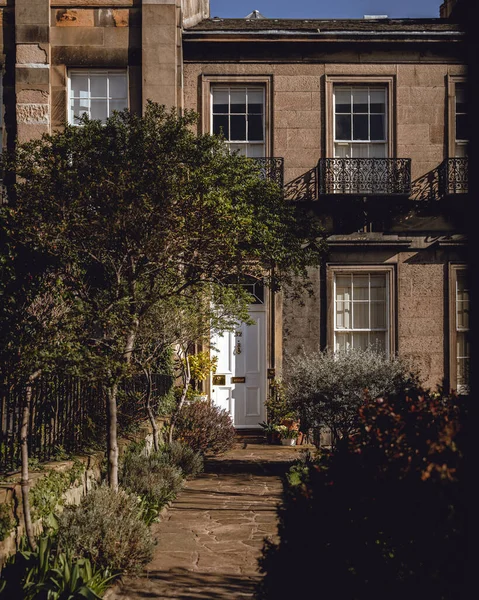 Edimburgo Casa Com Uma Porta Branca — Fotografia de Stock