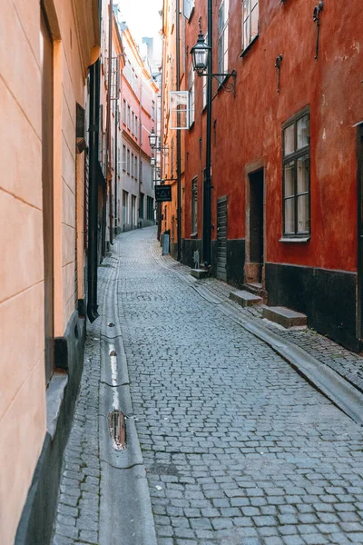 Пустая Улица Утром Стокгольме Облицованная Красочными Зданиями — стоковое фото