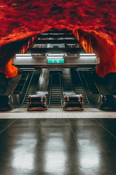 Знаменита Станція Червоного Метро Стокгольмі — стокове фото