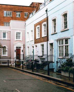 Yağmurlu bir günde Londra 'da köşe evleri