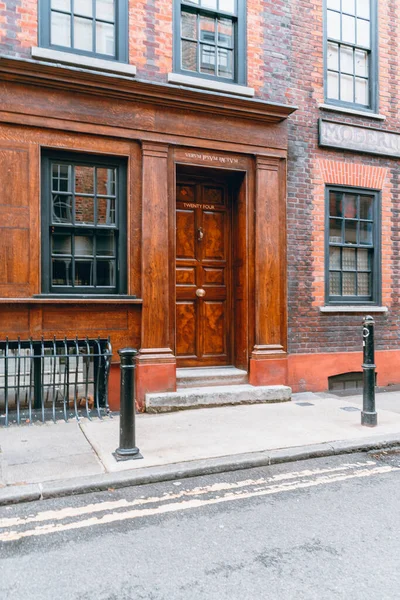 Spitalfields 'daki bir kapıya odaklanmış.