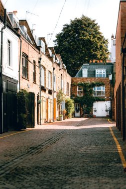 Güneşli bir günde Londra 'daki Mews evleri