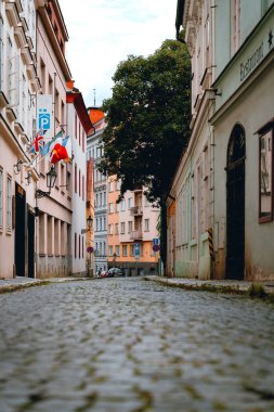 Renkli evleri olan büyüleyici bir Avrupa şehri. Prag, Çek Cumhuriyeti.