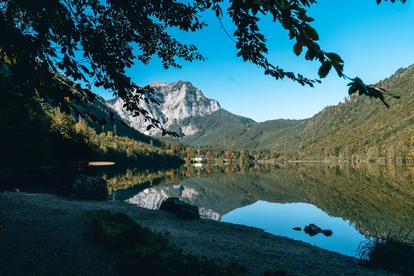 Lac Montagne Tranquille Reflétant Des Paysages Automne Pittoresques Autriche Images De Stock Libres De Droits