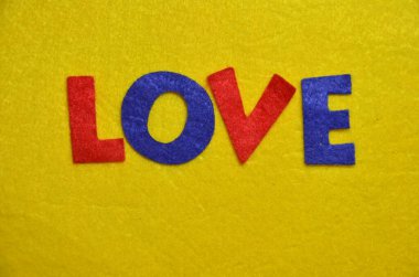 Soyut bir arkaplanda kelime aşkı