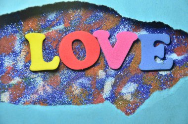 Soyut bir arkaplanda kelime aşkı