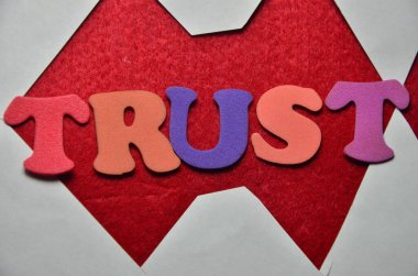 Kelime soyut olarak güven