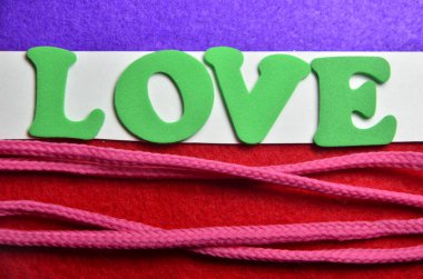 marka aşkı renkli soyut arkaplanda yazıldı