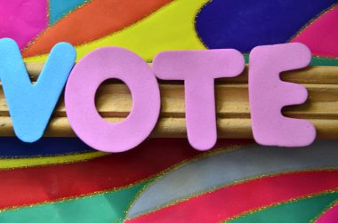 soyut renkli arkaplana sahip oy sözcüğü