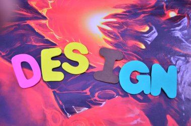 soyut renkli arkaplan üzerinde kelime tasarımı metni.