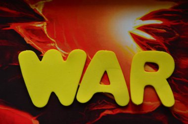 Soyut bir arkaplanda kelime savaşı