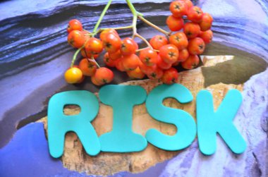 Soyut arkaplanda risk sözcüğü