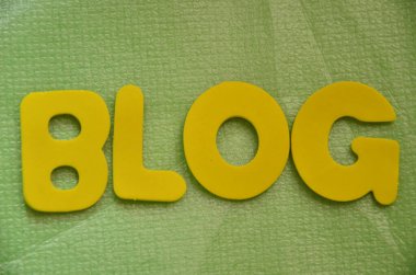 blog yeşil bir kağıda yazıldı