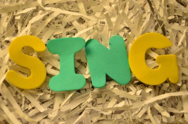 Tahta harflerden bir müzikal.