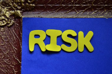 Soyut arkaplanda kelime riski