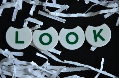 Kelime yazma metni bir vizyon yaratır. Beyaz kağıt toplar tarafından yazılan pozitif ya da gelecekteki bir fikir için iş kavramı