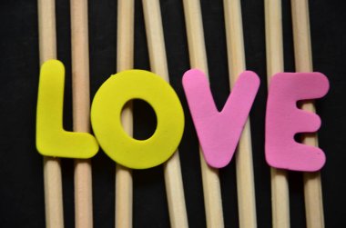 Aşk sözcüğünün tahta blokları. Sevgililer günü konsepti, aşk, aile, düğün, sevgililer günü.