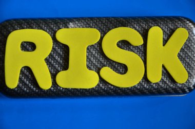 bir arka plan üzerinde kelime risk