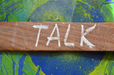 Kelime yazma konuşması. İki konu arasındaki sohbeti gösteren iş fotoğrafı