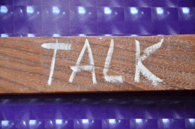 Tahta bloklardan yapılan kelime konuşması.