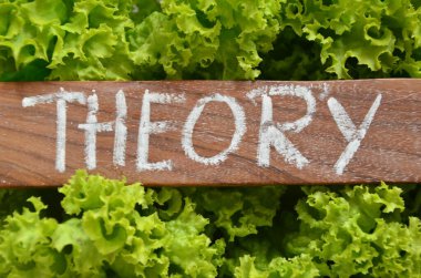 Tahta bir arka planda tahta harflerle 