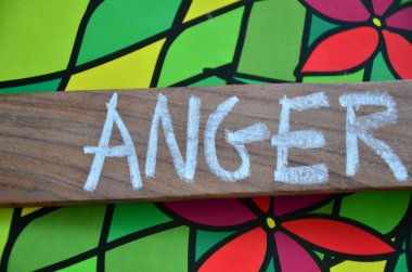 Stres kelimesi ahşap yüzeyde..