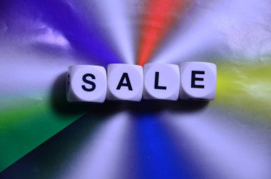 renkli arka plan üzerinde kelime satış