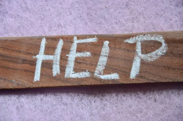 Soyut bir arkaplanda yazılan yardım