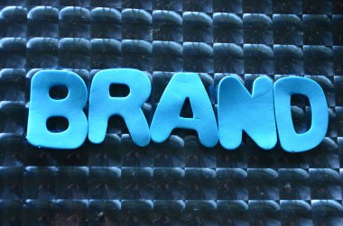 bir arka plan üzerinde kelime markası.