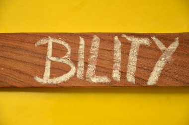 Tahtadan yapılmış bir kelime.