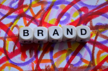 İlham veren markayı, iş fikrini gösteren metin şirketin adı veya yeni bir soyut fikir, iş yaratıcılığı ve yaratıcılığıdır.