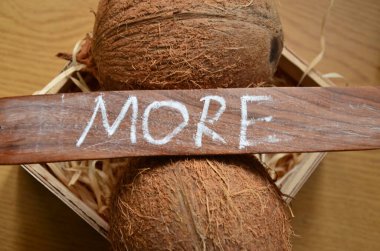 Soyut bir arkaplanda metin imzası