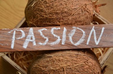 Tahta küplerde yazılı.