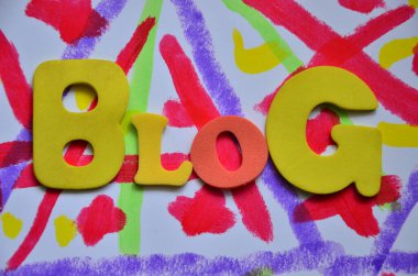 renkli bir arka plan üzerinde kelime blog