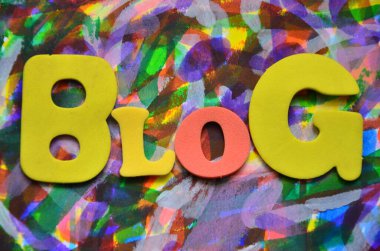 renkli bir arka plan üzerinde kelime blog