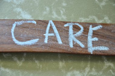 Ahşap arka plan üzerinde metin