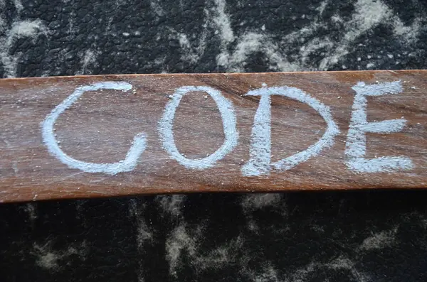 Tahta küplere yazılmış kelime kodu