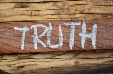 Gerçekleri gösteren bir mesaj. kavramsal fotoğraf gerçek mi, gerçek mi, gerçek mi, gerçek mi?