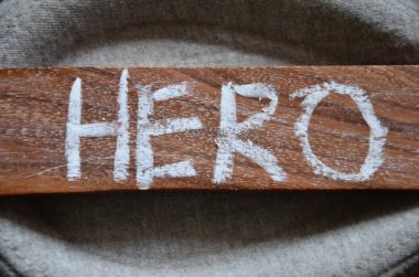 Kara tahtadaki alfabenin tahta harfleri..