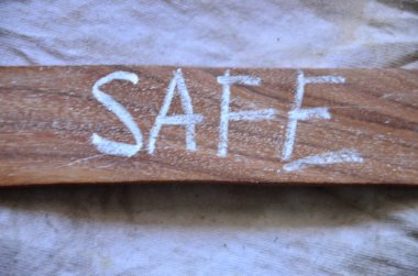 bir soyut kelime aşk