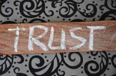 soyut üzerinde güven metni