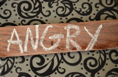 Tahta bir tahtanın üzerinde 