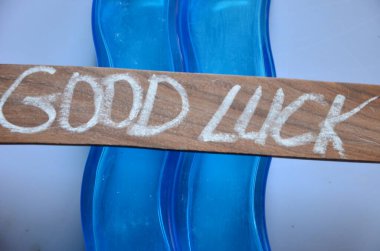 Ahşap arkaplan ile iyi bir mesaj