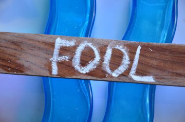 Soyut bir arkaplanda buz kelimesi