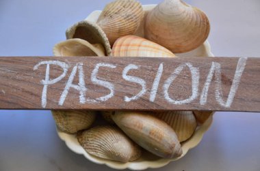 soyut arkaplanda aşk kelimesi yazılı