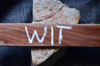 Tahta bir arka planda 