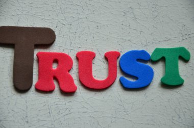 Kelime soyut olarak güven