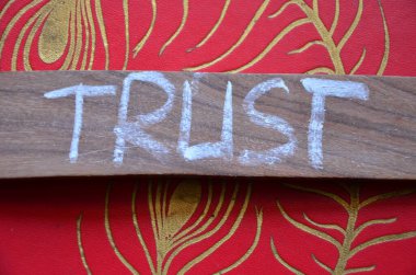 soyut renkli arkaplanda metin güveni