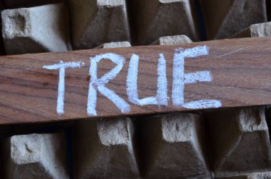 bir soyut kelime aşk